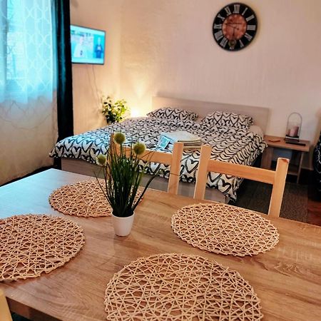 Studio apartman Buteo Jastrebarsko Exterior foto